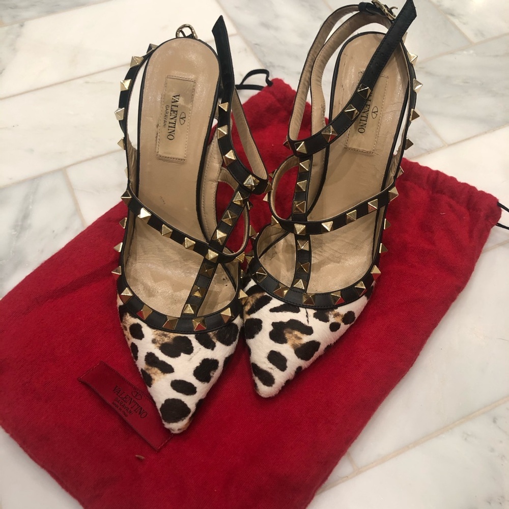 Valentino Leopard Rockstud 38.5 Pumps